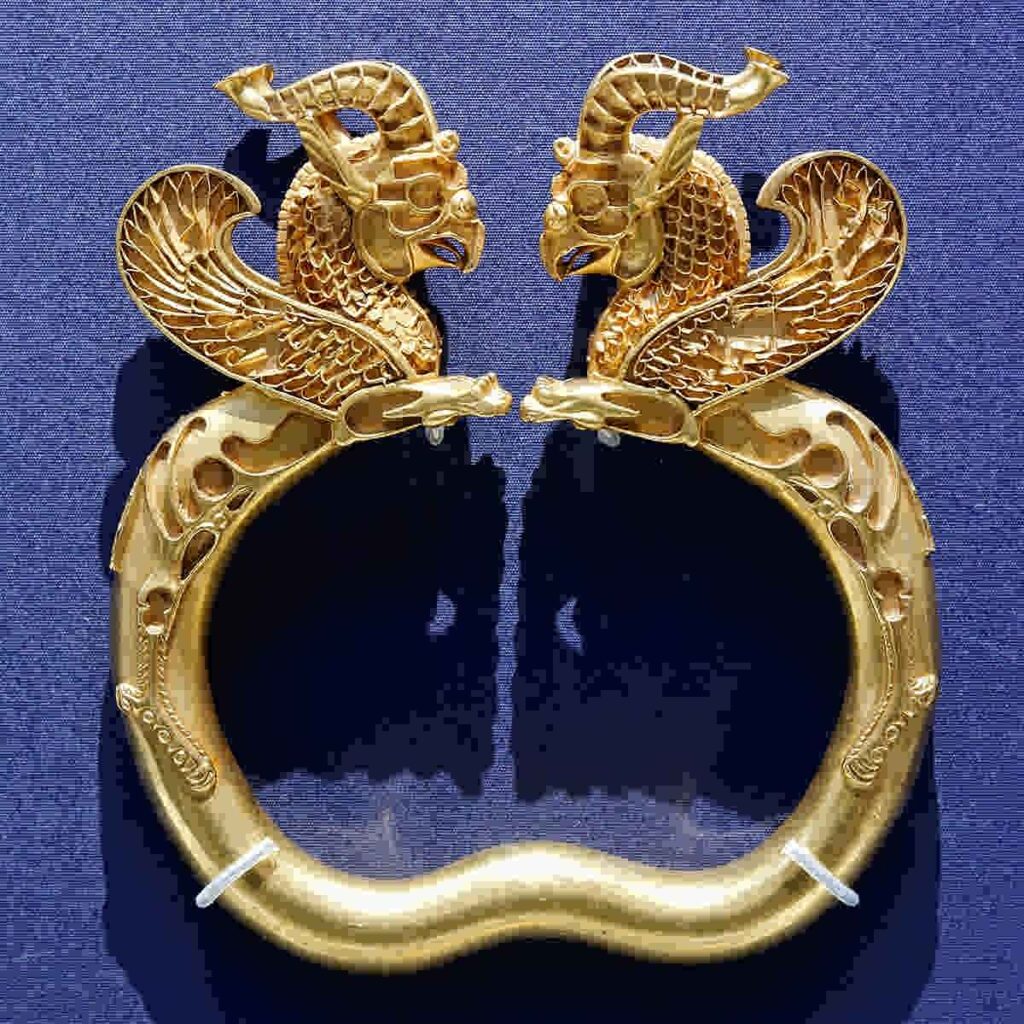 بازوبند طلا - دوره هخامنشیان - جواهرات قدیمی ایران